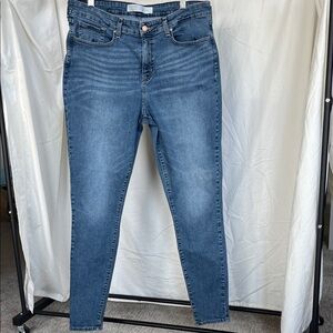 Levi’s Signature High-Rise Slim Jeans